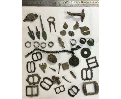 A collection of mixed historica items - Roman, Medieval and Post Medieval including rings, arrow heads, buckles, pendants, cl