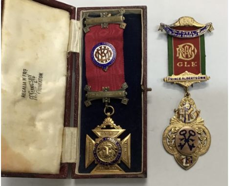 Order of the Buffaloes 9ct Gold medal/jewel (approximately 22.25g gold pendent only) in Original Case with another silver gil