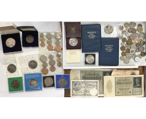 Collection of coins including Silver Proof Commemorative Issues of the 1974 World Cup stamped 1000, Hamburg 1875 to 1975 Anni