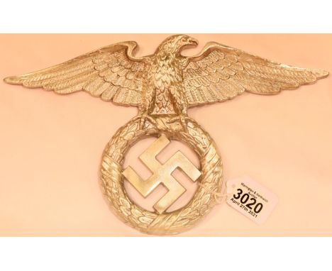 An early NSDAP copy cast and polished metal wall or door mounting eagle, wingspan: 35 cm. P&amp;P Group 2 (£18+VAT for the fi