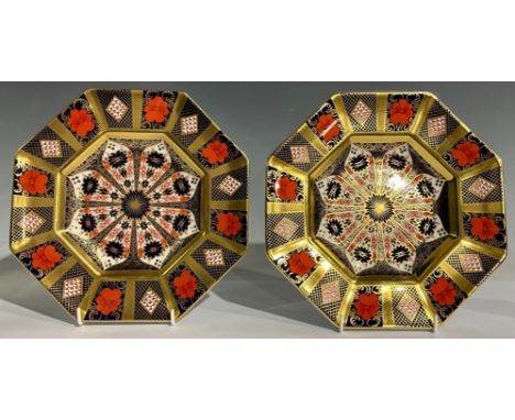 A pair of Royal Crown Derby 1128 Old Imari pattern octagonal plates, solid gold band, 22.5cm wide, first and second quality (