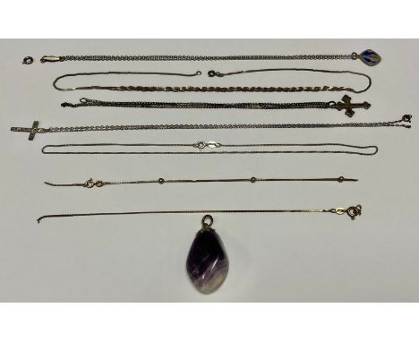 A 9ct gold necklace chain, broken, marked 375, 2g; a sterling silver and blue enamel Virgin Mary christening pendant and chai