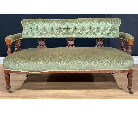 A late Victorian/Edwardian walnut sofa, 75cm high, 141.5cm wide, the seat 50cm deep 