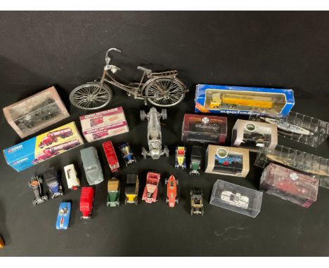 Toys &amp; Juvenalia - Corgi Classics 16302 Esso Scammell Highwayman and tanker trailer set, boxed; other boxed and unboxed m