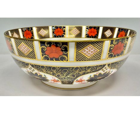 A Royal Crown Derby 1128 Imari pattern circular fruit bowl, 24cm diameter, second quality 