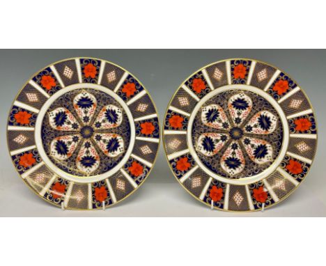 A Royal Crown Derby 1128 Imari pattern dinner plate, 27cm diameter, first quality; another, second quality (2) 