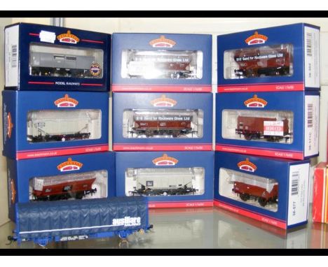 Nine boxed Bachmann rolling stock 