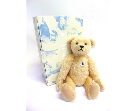 A STEIFF COLLECTOR'S TEDDY BEAR, 'MARGARETE'S TEDDY BEAR REPLICA 1909'  (EAN 400520), light blond, limited edition 872/1909, 