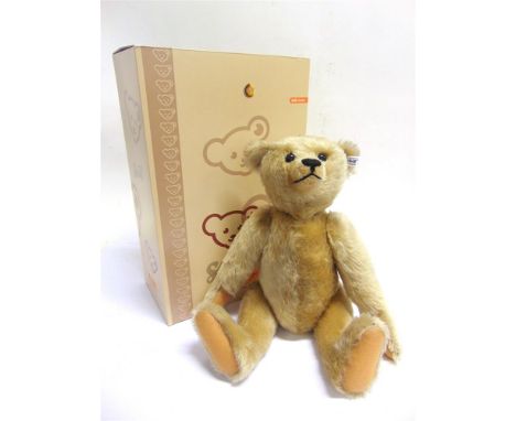 A STEIFF COLLECTOR'S TEDDY BEAR, 'REPLICA 1907'  (EAN 400506), blond, limited edition 1283/1907, with certificate of authenti