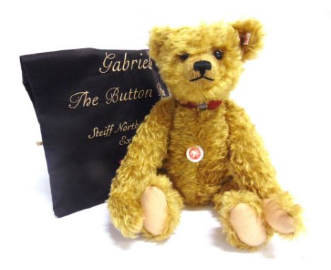 A STEIFF COLLECTOR'S TEDDY BEAR, 'GABRIELLE, THE BUTTON BEAR'  (EAN 668562), brass, limited edition 614/1500, with certificat