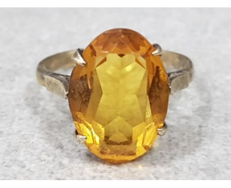 Silver &amp; citrine solitaire ring, size K½, 2.6g