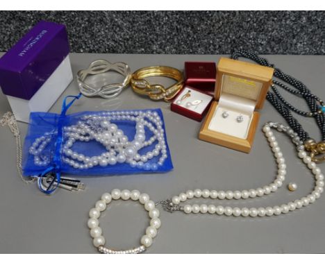 Lot of costume jewellery including silver &amp; CZ earrings, bangles, cultured pearl necklaces and matching bracelets etc