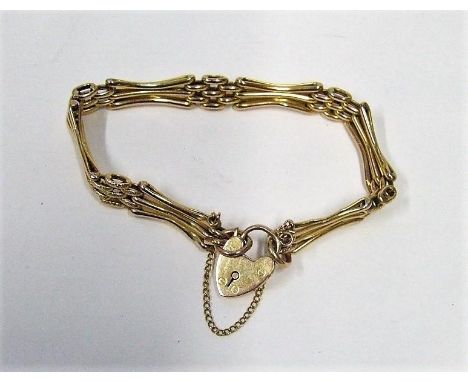 9ct. Gold Gate Link Bracelet with heart shaped padlock clasp 