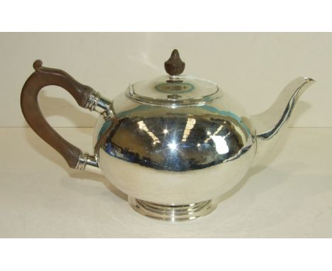 A large silver bullet-shaped teapot with wood handle and finial, 17cm high, Birmingham 1939, maker 'WFK', ___30oz (incl.).