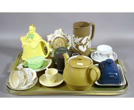 A tray lot of collectable china to include Wade, Royal Worcester and Carlton ware etc.