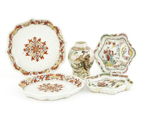 Chinese porcelain famille rose,Qianlong (1736-1795), comprising:a pair of Chinese export porcelain spoon trays, each with a p