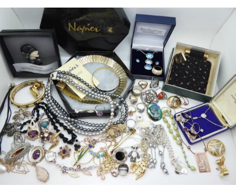 A boxed Napier collar necklace, a further faux pearl necklace and a bangle, a ladies compendium, a panda pendant, a Scotty do