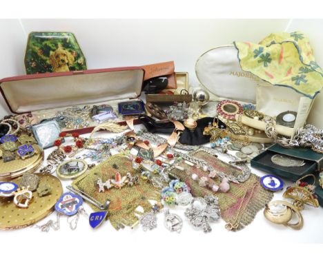 A good collection of vintage costume jewellery to include, a 9ct gold curb chain bracelet, weight 1.7gms,&nbsp; two compacts,