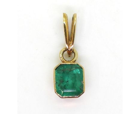 A bright yellow metal mounted emerald pendant. Set with a step cut emerald of estimated approx 6.5mm x 7.5 x 4.6mm, weight 1.