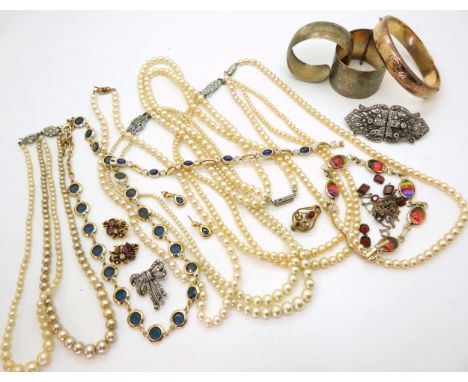 A Sarah Coventry rainbow gem bracelet, a silver bangle, two silver napkin rings, and a deco clip, a garnet necklace (af) and 