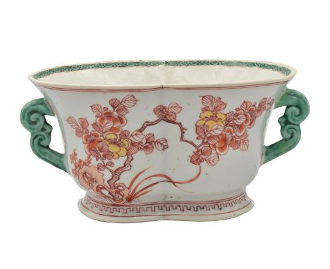 AN UNUSUAL CHINESE EXPORT PORCELAIN TWO-HANDLED COOLER, QING DYNASTY, CIRCA 1720 – 1740Possibly after a European silver-shape