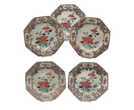 FIVE CHINESE EXPORT ‘FAMILLE-ROSE’ PORCELAIN PLATES, QING DYNASTY, QIANLONG PERIOD, CIRCA 1750Each of octagonal form, painted