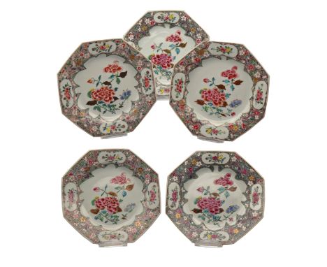 FIVE CHINESE EXPORT ‘FAMILLE-ROSE’ PORCELAIN PLATES, QING DYNASTY, QIANLONG PERIOD, CIRCA 1750Each of octagonal form, painted