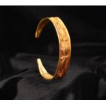 A CHINESE GOLD BRACELET, LIAO DYNASTY, 907 – 1125