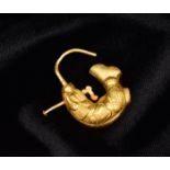 A CHINESE GOLD MAKARA-FORM EARRING, LIAO DYNASTY, 907 – 1125
