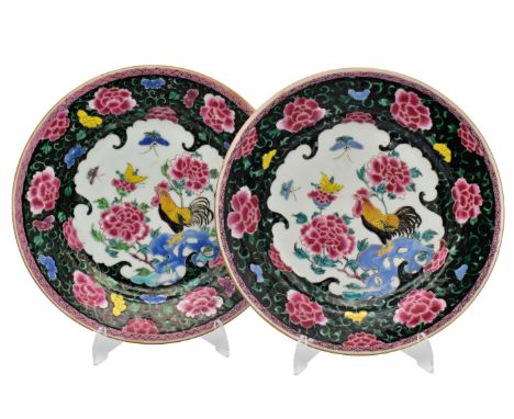 A PAIR OF CHINESE 'FAMILLE NOIRE' PORCELAIN COCKEREL PLATES, QING DYNASTY, YONGZHENG PERIOD, 1723 – 1735Each painted with a c