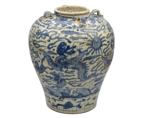 A LARGE CHINESE EXPORT ZHANGZHOU ‘SWATOW’ BLUE AND WHITE PORCELAIN JAR, MING DYNASTY, EARLY 17TH CENTURYThe stoutly potted ja