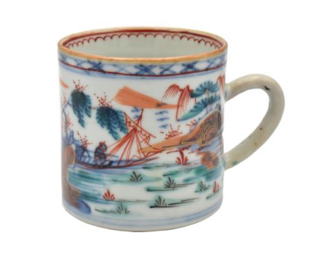 A SMALL CHINESE EXPORT BLUE AND WHITE PORCELAIN MUG, QING DYNASTY, QIANLONG PERIOD, 1736 - 1795Painted with a boating scene b