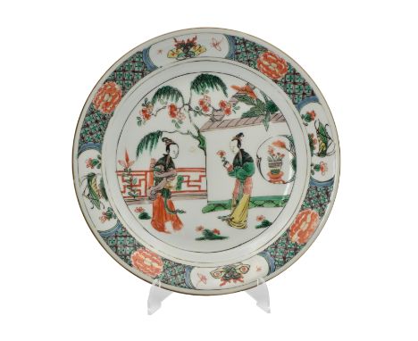 A CHINESE ‘FAMILLE-VERTE’ PORCELAIN SHALLOW DISH, QING DYNASTY, KANGXI PERIOD, 1662 – 1722Painted with two ladies on a garden