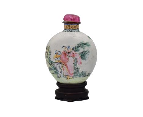 A CHINESE ENAMEL SNUFF BOTTLE AND STOPPER, APOCRYPHAL FOUR-CHARACTER MARK OF QIANLONGOf shouldered ovoid form, painted with Z