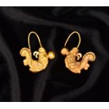 A PAIR OF CHINESE GOLD MAKARA-FORM EARRINGS, LIAO DYNASTY, 907 – 1125