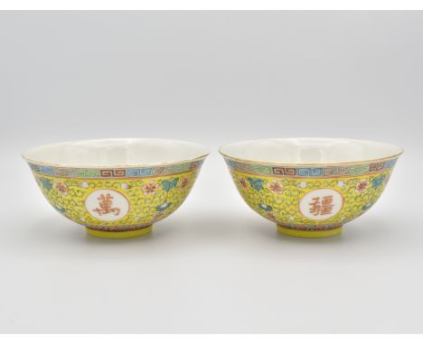 A PAIR OF CHINESE YELLOW-GROUND PORCELAIN BOWLS, QING DYNASTY, SIX-CHARACTER MARK OF GUANGXU IN IRON-REDEach painted  with fo