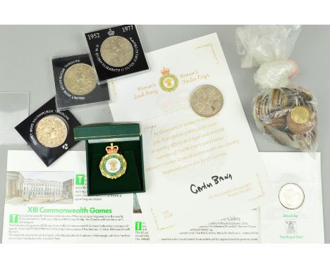 A SMALL AMOUNT OF MIXED COINS AND COMMEMORATIVES, to include a womens Land Army Award with certificate and signature of Gordo
