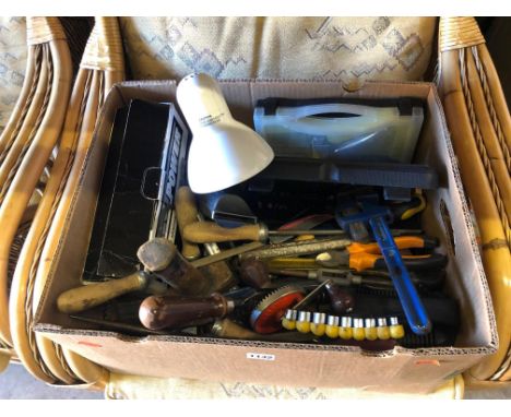 A BOX CONTAINING VARIOUS MISCELLANEOUS, to include hand tools, electric sander, etc