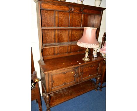 AN EARLY 20TH CENTURY OAK DRESSER, the upper section with two shelves above double cupboard doors and under shelf, width 137c