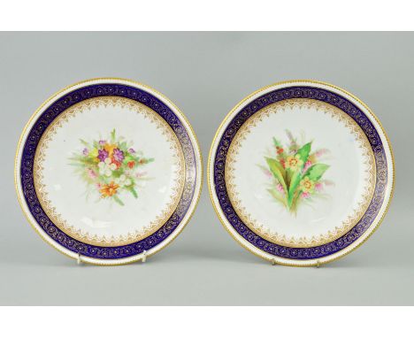 A PAIR OF ROYAL WORCESTER DESSERT PLATES, florally decorated, diameter approximately 23cm (2)