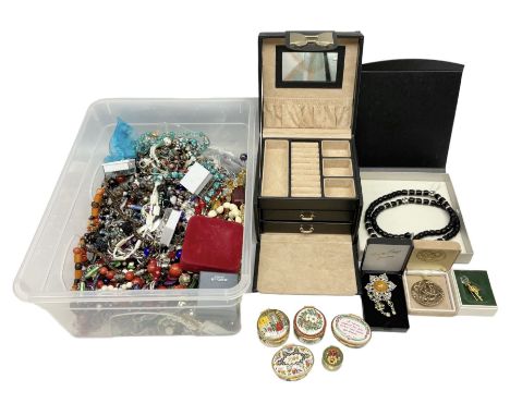 Collection of jewellery including silver earrings, beaded necklaces, earrings, rings, 9ct gold safety chain, jewellery box an