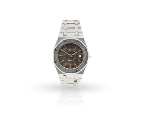 Royal Oak model number 113, stainless steel case, automatic movement, round black tapisserie dial, AP logo at 12, stainless s