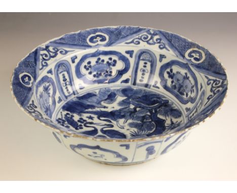 A Chinese Kraak porcelain blue and white bowl, Wanli Period (1572–1620), the bowl of circular form internally decorated to th