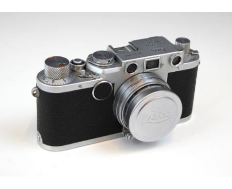 An early Ernst Leitz Wetzlar Leica IIf Rangefinder camera in chrome finish, serial number 571059, manufactured 1951-52 (belie