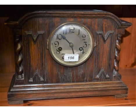 A 1930/40s oak mantel clock 
