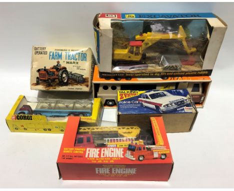 Boxed vintage toy vehicles including a Britains Ltd Models JCB excavator no. 9580, Corgi Major 'Chipperfields' menagerie, Mar
