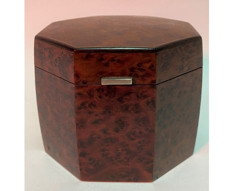 Early 20th Century octagonal section burr veneered hinge-lidded tea caddy, height 9cm