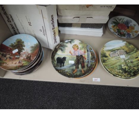 A shelf of collectors plates (boxed) including Hutschenreuther