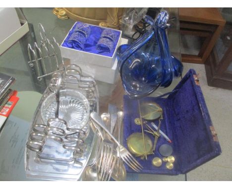 A mixed lot to include silver plated items cased scales set, boxed Royal Doulton napkin rings and a splash effect centre piec
