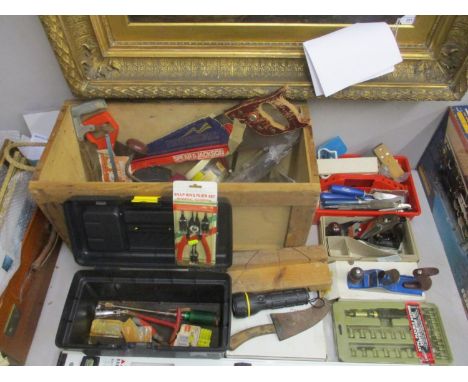 Hand tools to include Marple chisels, an as new Stanley No4 1/2 plane and others 